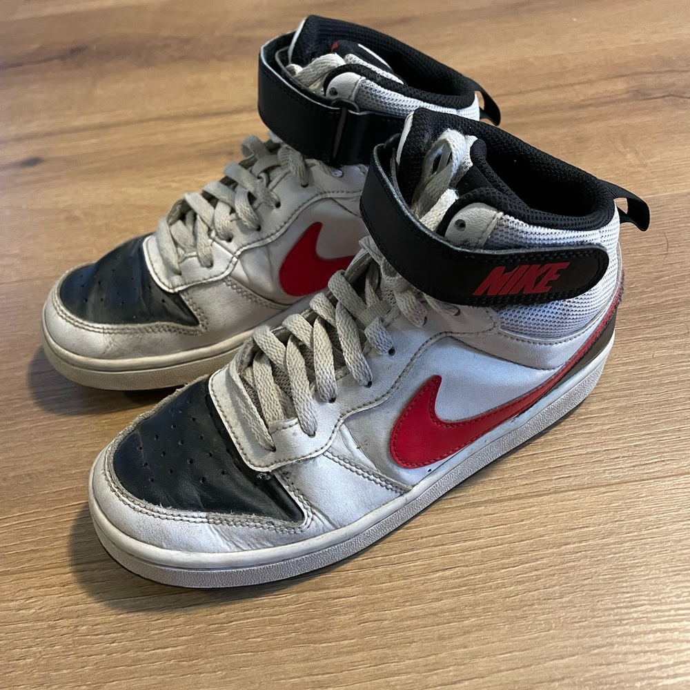 Nike Court Borough Mid 2 High Top Sneakers Youth 5 Kids Boys shoes